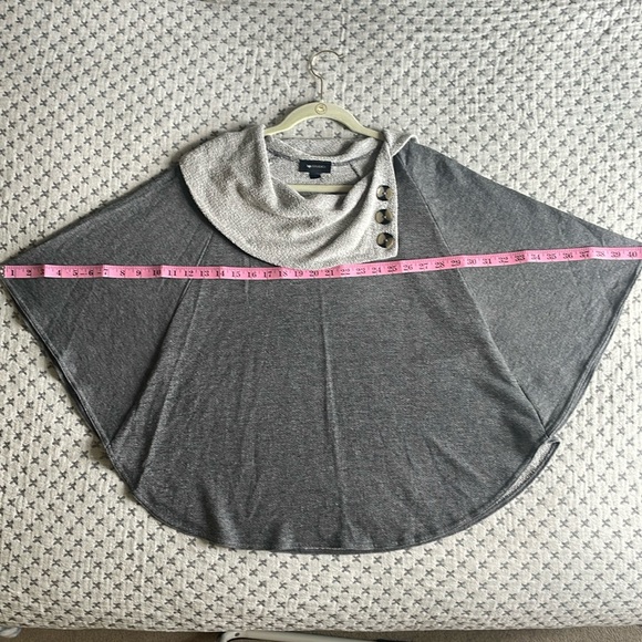 AB Studio Poncho - Picture 5 of 7